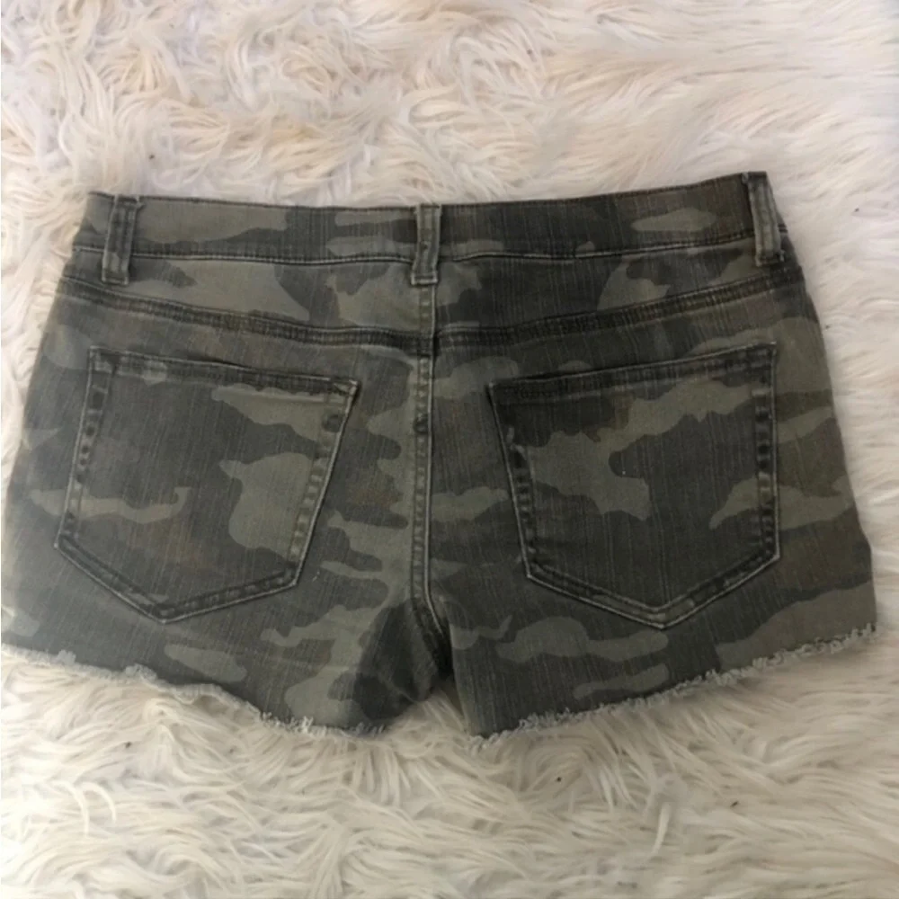 Mudd Camouflage Mini 3 Button Shorts